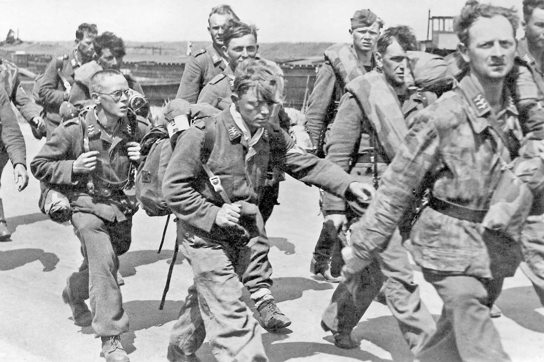 A Fascinating Look at World WarEra Military Uniforms — History Facts