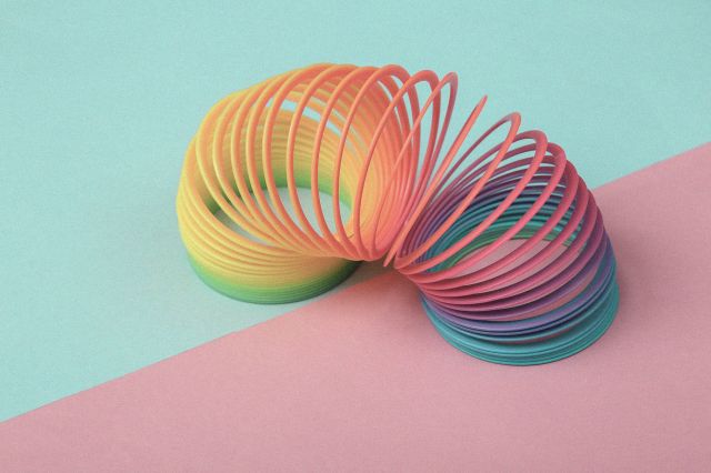 HISTORY FACTS * This toy took the world by storm in 1959 * 1_HF_Popular-20th-century-toys_slinky