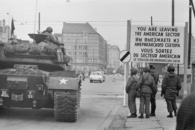 HISTORY FACTS * How people escaped past the Berlin Wall * 1_HF_berlin-wall-facts_checkpoint-charlie
