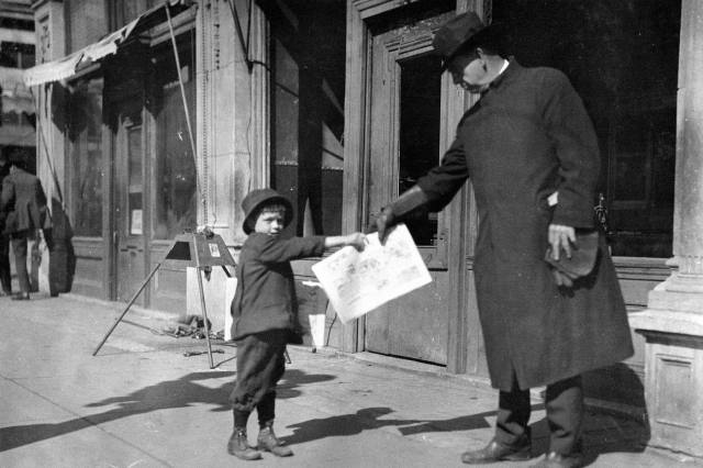 HISTORY FACTS * What a city street looked like 100 years ago * 4_HF_city-streets-100-years-ago_child-vendors