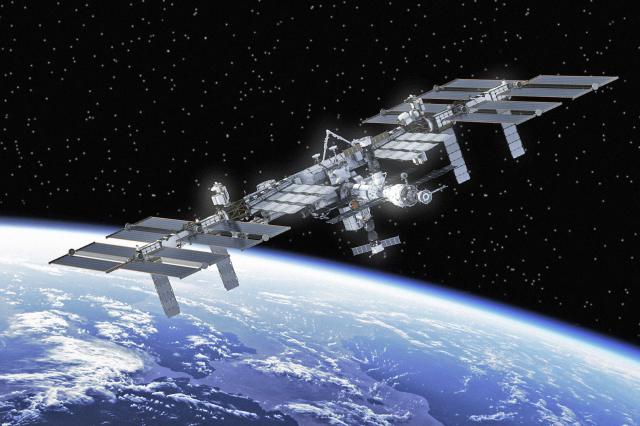 HISTORY FACTS * 6 marvels of engineering * 6_HF_engineering-marvels-in-history_space-station
