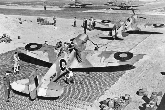 Supermarine Spitfires, 1943