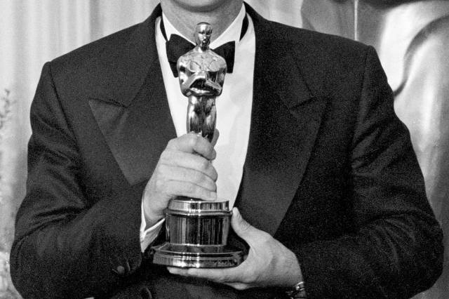 Man holding an Oscar statue