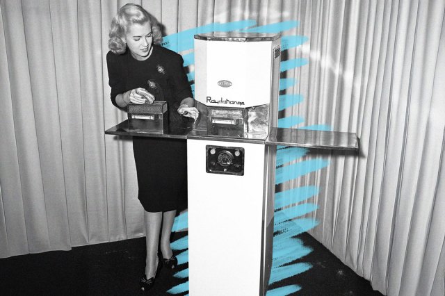 Early microwave oven, 1946